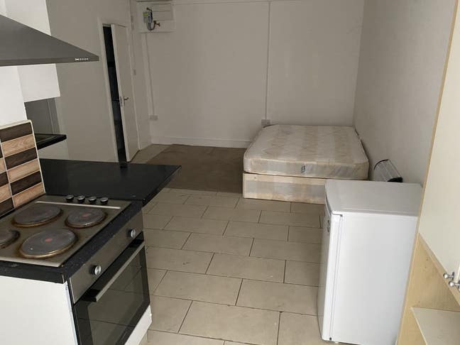 Lovely Large Studio in N8 0Ee Main Photo