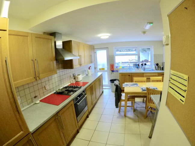  Large  Ensuite  Room  CV1 Renovated Main Photo