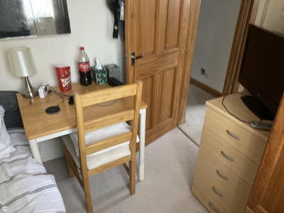 Monday- Friday single room family home Main Photo