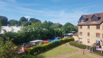 Riverside Flat Share with Parking Main Photo