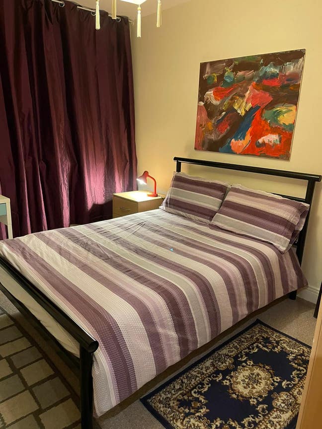 A Bedroom is Available to Rent in Stratford  Main Photo