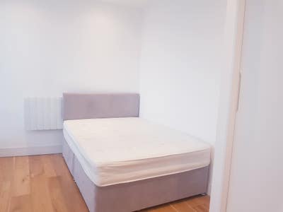 Stunning Studio Flat in Hounslow TW3 Main Photo