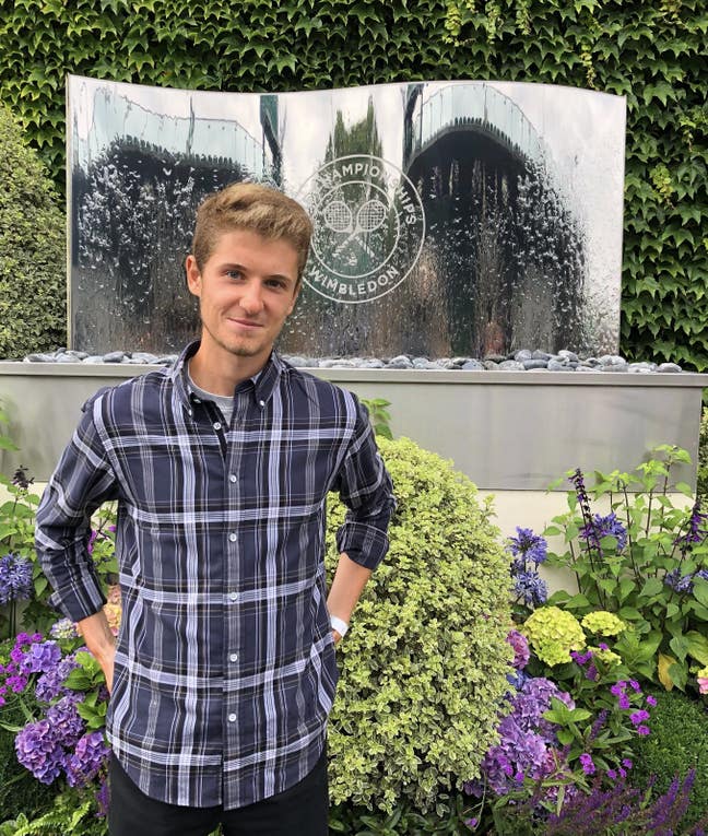 27 y/o professional looking for buddy up ! Main Photo