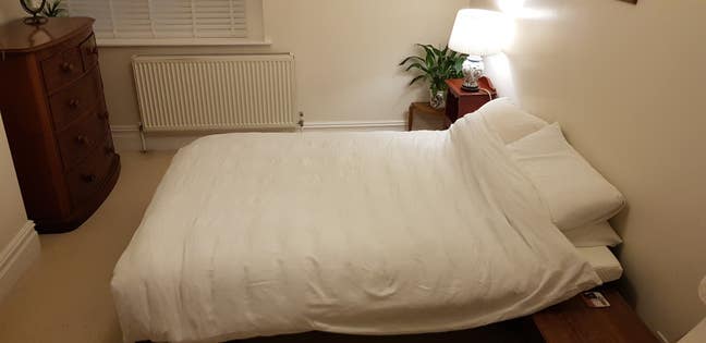 Large Double Room in Victorian Townhouse  Main Photo