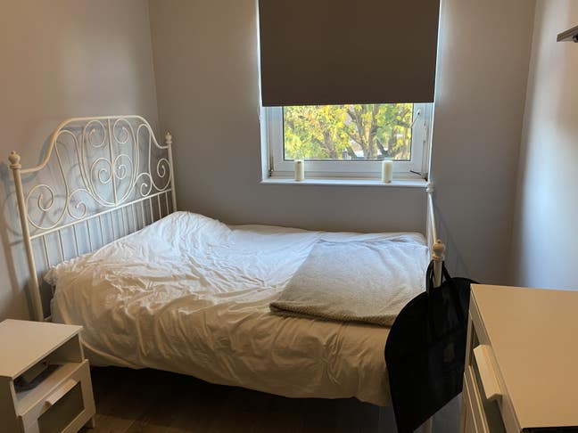 1large double room for rent  with shared bathroom  Main Photo