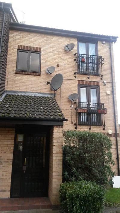 A bright & spacious room; residential area; Zone 2 Main Photo