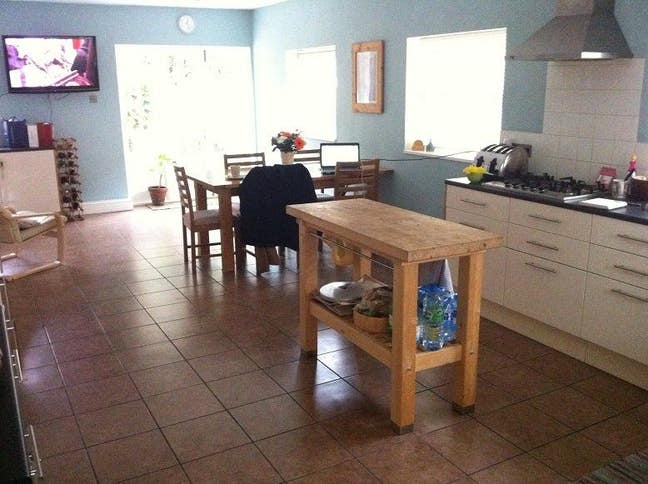  Double room, lovely house. Long/short term.  Main Photo