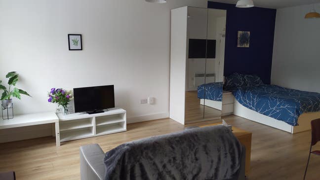 Studio in M3, utilities incl, long term preferred Main Photo