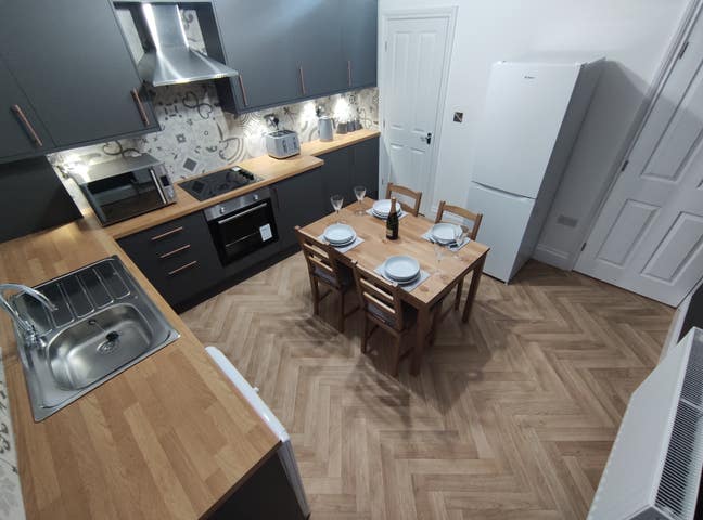 New Amazing Bedroom Available Now !!!!! Main Photo