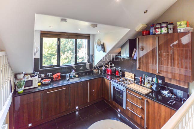 Stunning 1 bed with Balcony - Thrale Rd Furzedown Main Photo