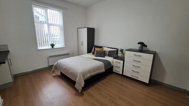 Large En-Suite Rooms | Himley Road Main Photo