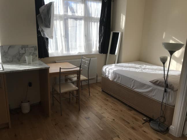 Bright stunning studio with w/machine etc Main Photo