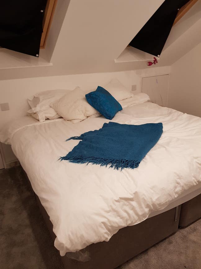 Large modern double loft room in family home. Main Photo