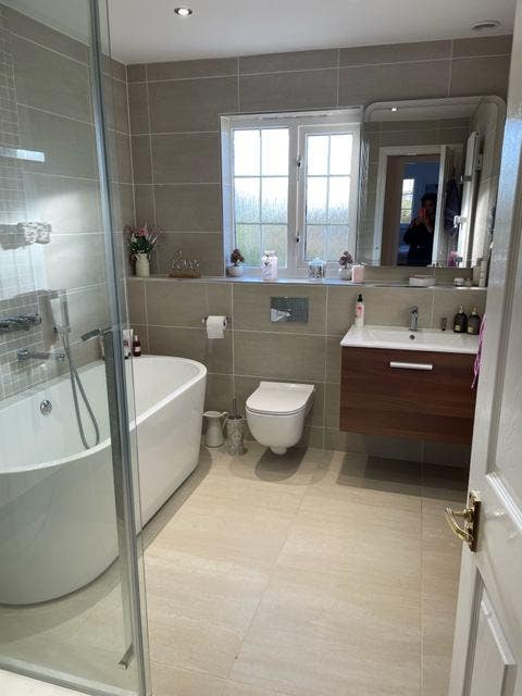 Don't Miss Out -  Double Bedroom with Tv Main Photo