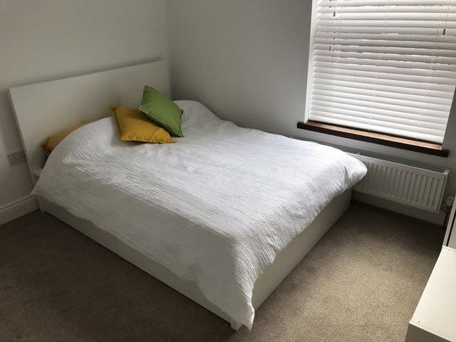Lovely double room and bathroom for female tenant Main Photo