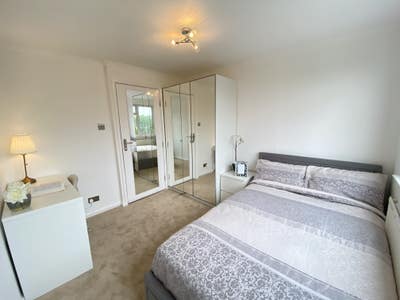 Refub loft room, big living space, nice housemates Main Photo