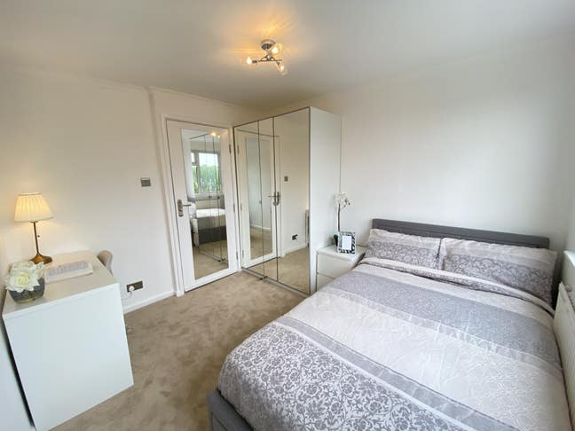 Refub loft room, big living space, nice housemates Main Photo