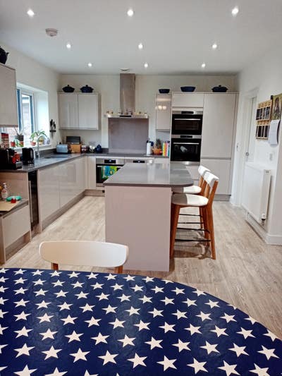 Double room with en-suite Mon - Friday only Main Photo