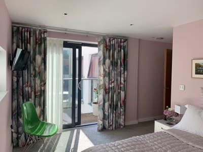 Double room with ensuite and private balcony Main Photo