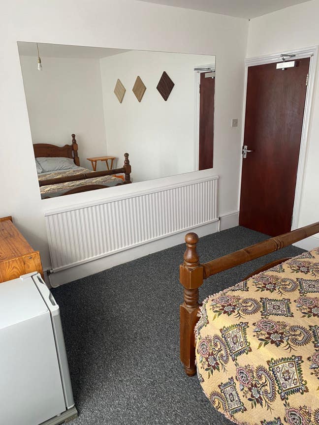 One double bedrooms available MALE only  Main Photo