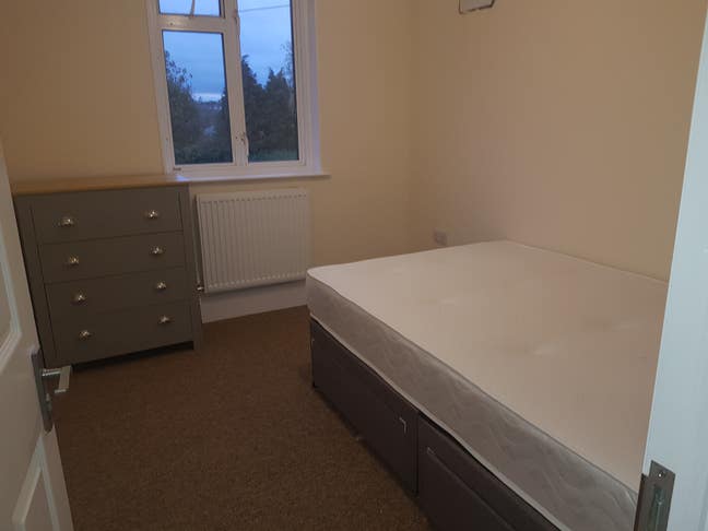 Newly refurbished ensuite room Main Photo