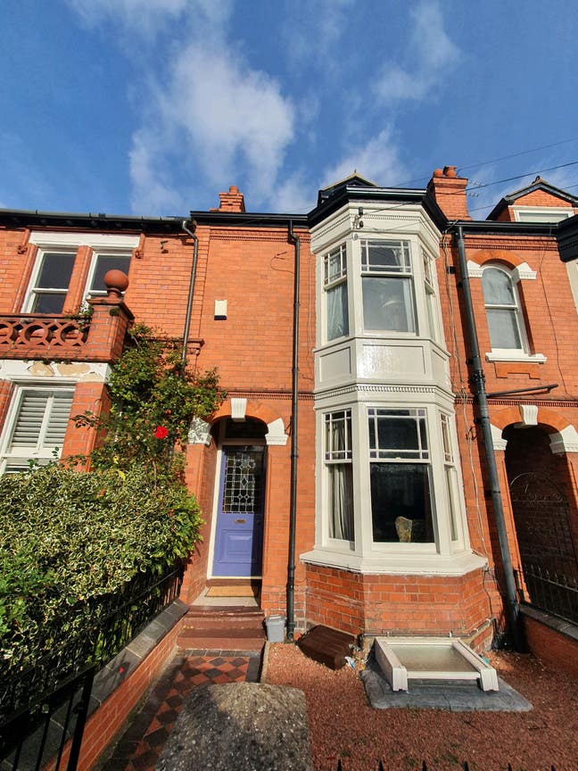 Fully furnished Double Bedroom close to town Main Photo