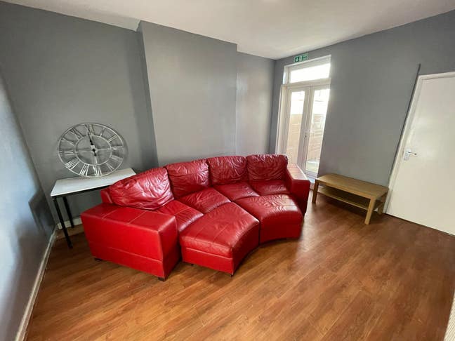 Stunning Double Rooms in a Newly Refurbished house Main Photo