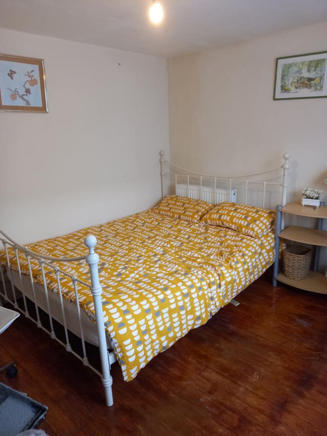 Large Double Bedroom in Shared House Main Photo