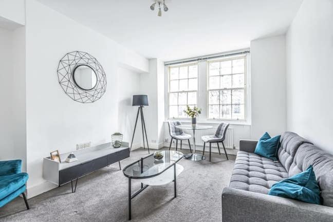 Double room in spacious flat, fantastic location Main Photo