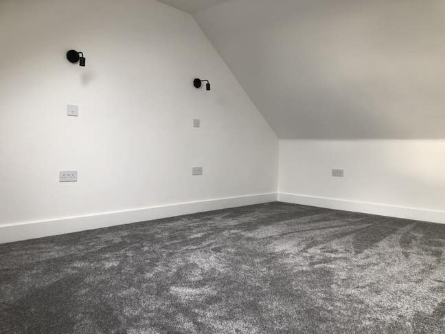 Spacious double, loft room with ensuite Main Photo