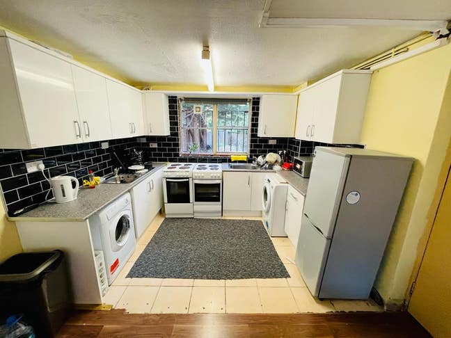 Bright & Spacious Rooms – 7 min Walk to Seven Sist Main Photo