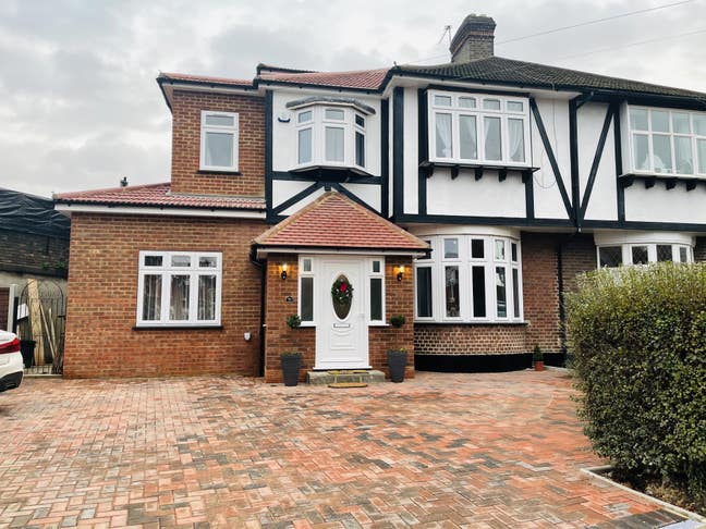 Luxury room to rent Main Photo