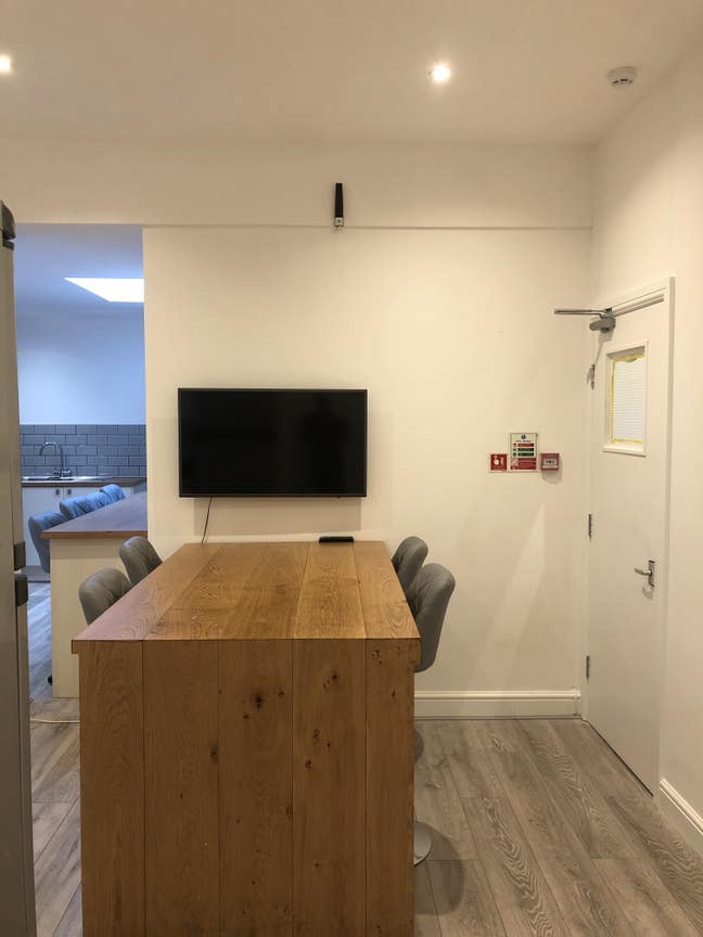 Large double bedroom   Main Photo