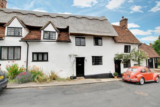Chocolate box cottage in the heart of Newport Main Photo