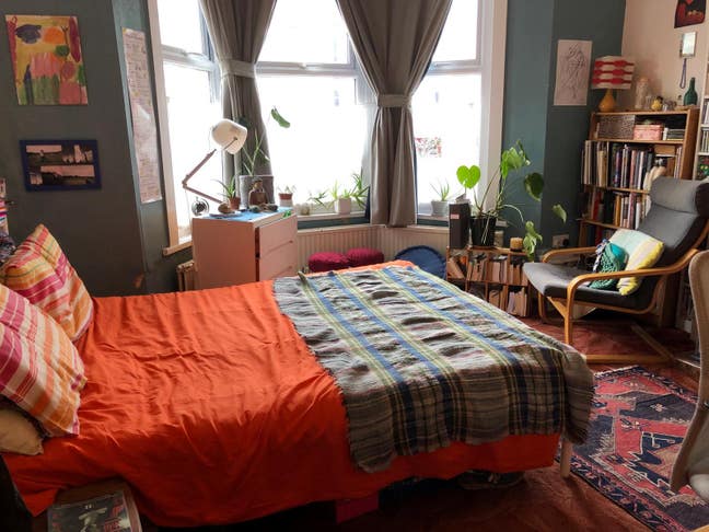 Double Room in 5 Person House Main Photo