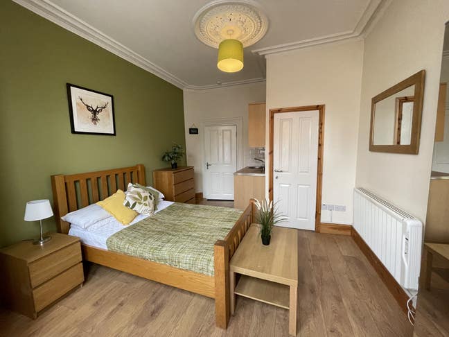 En-Suite Studio: Cradley Heath Main Photo