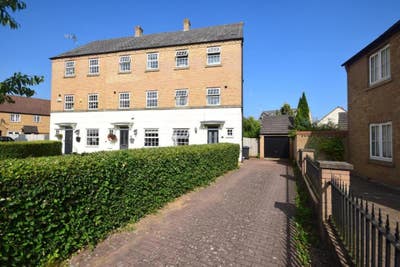 Double nice room in a  lovely neighbourhood Main Photo