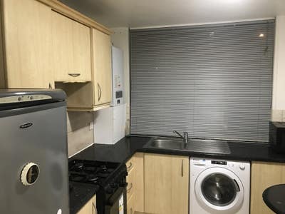 Spacious Furnished Double Bedrooms in a Chic Pad! Main Photo