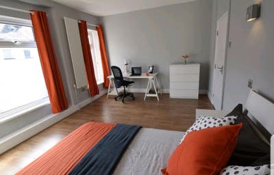 Huge, stylish double room in modern HMO. Bills inc Main Photo
