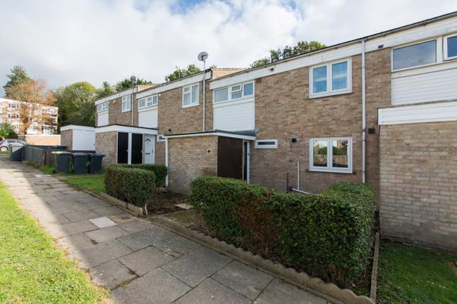 So close to UKC!  Bills included. 1room available Main Photo