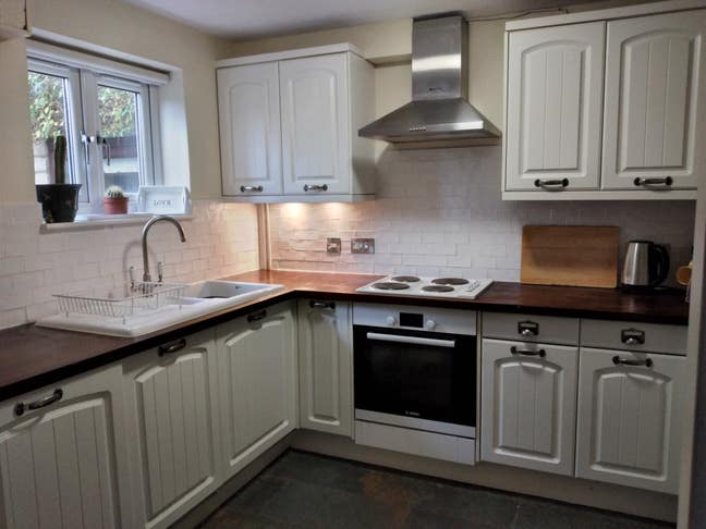 One Bedroom in cosy Cotswold Cottage  Main Photo