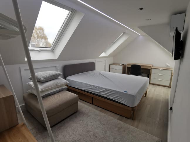 Large double with balcony Main Photo