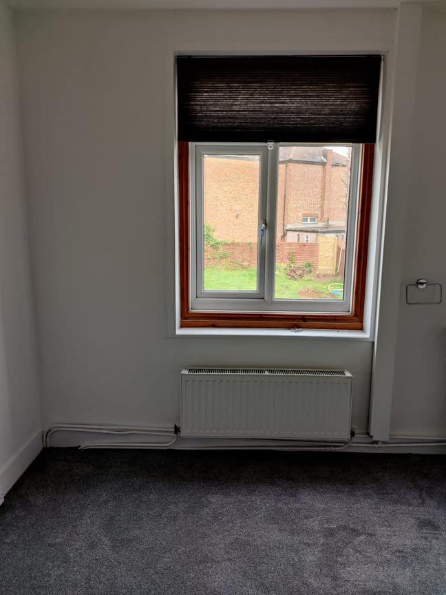 Lovely double room first floor ALL included! Main Photo