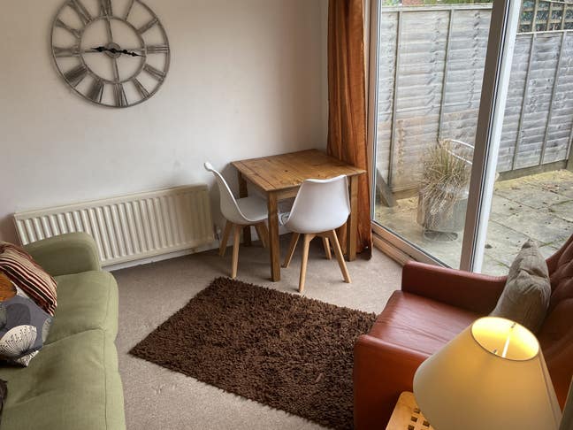 Spacious Room Close to Hambridge Road Main Photo