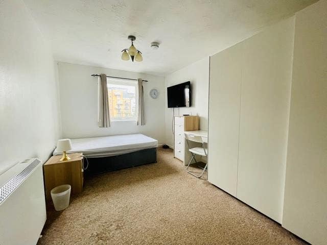 Double room - house share  Main Photo