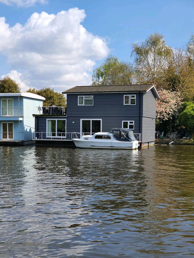 Room on a houseboat on Taggs Island  Main Photo