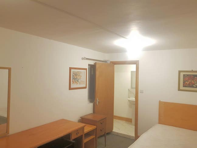 Ensuite Room Main Photo