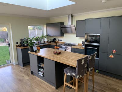 Furnished double attic bedroom in family home Main Photo