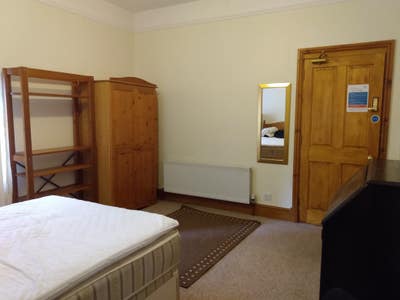 Double room with own shower in spacious house Main Photo