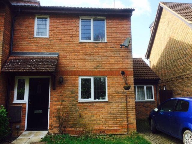 Double Room in Lovely House Close 100 Bus Route Main Photo